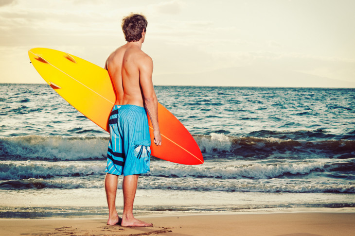 A moda surf é uma das especialidades da Kanui. Foto: EpicStockMedia/Shutterstock.