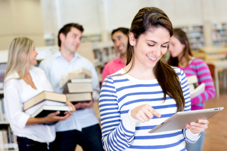 Na nova plataforma, as aulas também podem ser acessadas por dispositivos móveis. Foto: Andresr/Shutterstock.