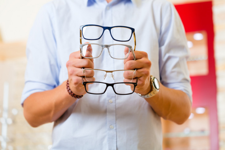 A eÓtica, e-commerce de produtos óticos, anunciou uma fusão com a Lema21. Foto: Kzenon/Shutterstock.