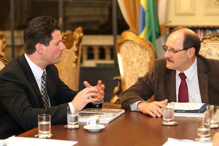 Tobias Zobel e Sartori em reunião. Foto: Karine Viana/ divulgação Palácio Piratini.