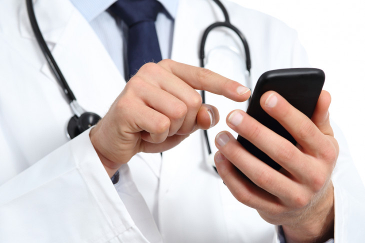 A rede wi-fi do Hospital Cruz Azul atinge cerca de 2 mil médicos e pacientes. Foto: Antonio Guillem/Shutterstock.