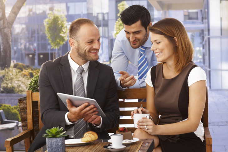 O iRestaurante organiza a gestão de clientes e o salão de mesas de um restaurante. Foto: StockLite/Shutterstock