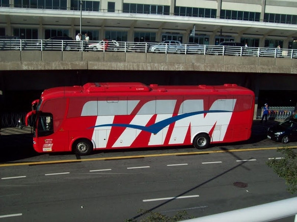 Um ônibus com passageiros da TAM  foi alvo de um arrastão. Foto: Divulgação.