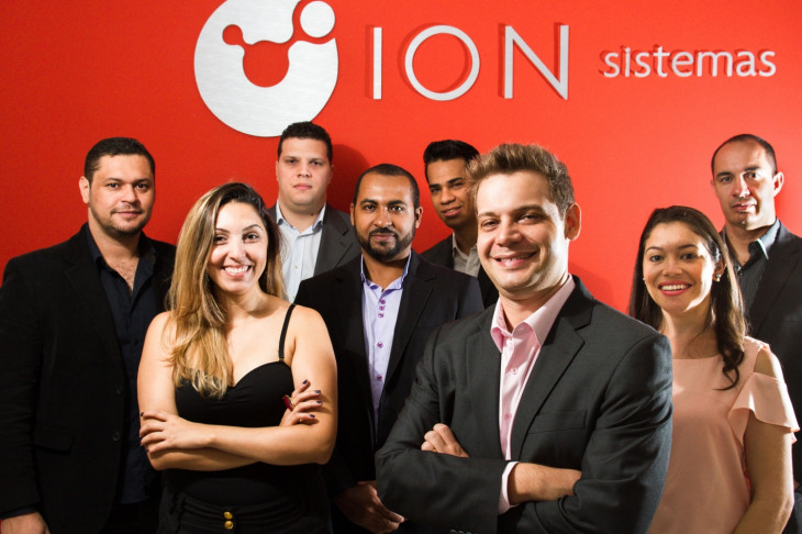 Régis Daniel Oliveira e equipe da Ion Sistemas.