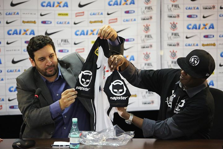 Corinthians terá símbolo do Napster na camisa. Foto: divulgação.
