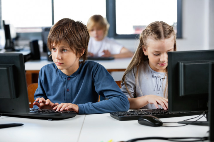 Em 10 anos, as escolas públicas ensinarão ciência da computação em NY. Foto: Tyler Olson/Shutterstock.