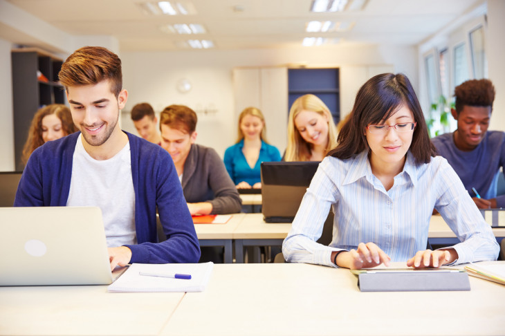 O S2B tem treinamentos para alunos dos ensinos médio, técnico e superior. Foto: Robert Kneschke/Shutterstock.