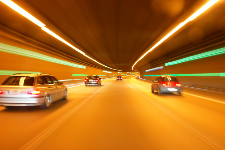 Com o ArcGIS, a seguradora analisa rotas e regiões por onde o cliente passa. Foto: Menna/Shutterstock.