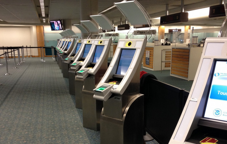 O Aeroporto de Orlando está atualizando os quiosques de controle automatizado de passaportes. Foto: Divulgação.