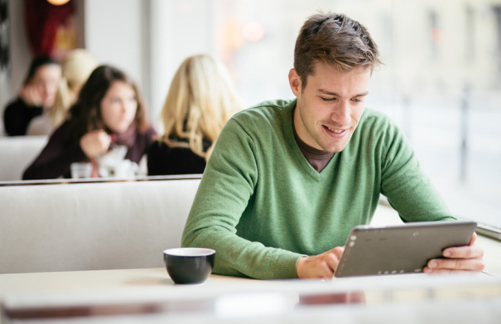 O HotSpot 300 permite que os clientes utilizem o wi-fi a partir do check-in.  Foto: Peter Bernik/Shutterstock.