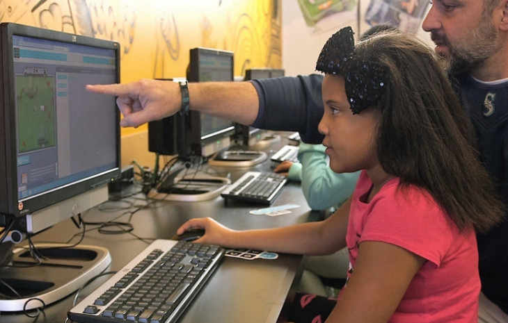O tutorial lançado para a Hora do Código introduz a programação dentro do Minecraft. Foto: Divulgação.