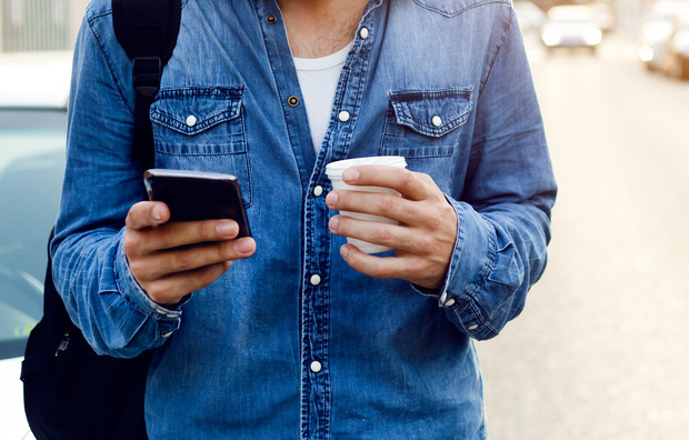 As redes 5G irão alcançar 150 milhões de assinaturas móveis até 2021. Foto: nenetus/Shutterstock.