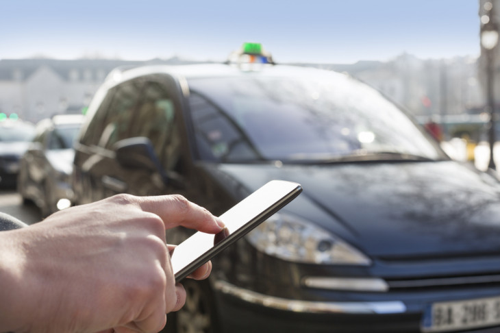 A EPTC planeja pedir carros pelo Uber para multar os motoristas Foto: LDprod/Shutterstock.