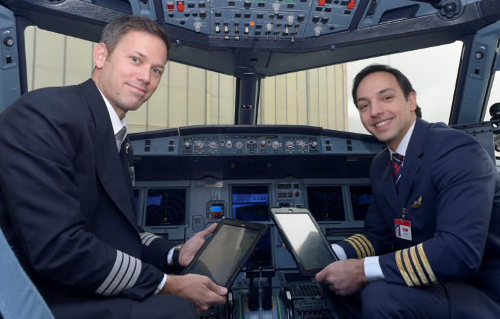 Desde o início do ano, LAN e TAM entregaram mais de mil tablets aos seus pilotos. Foto: Divulgação.