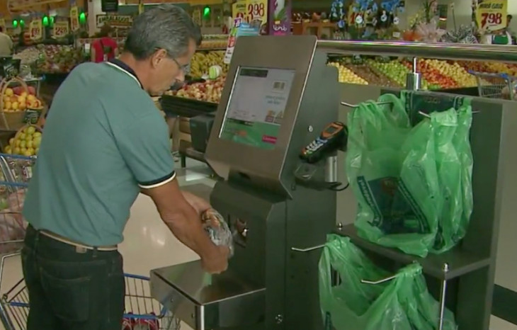O Grupo Savegnago implantou em duas de suas lojas o self-checkout da Consinco. Foto: Reprodução/EPTV.