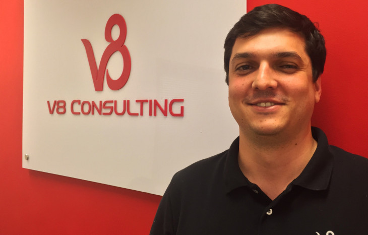 Carlos Momezo, co-fundador da V8 Consulting. Foto: Divulgação.