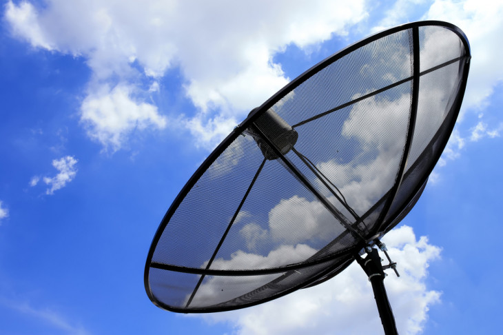 A Hughes terá um serviço de banda larga via satélite no Brasil. Foto: THALERNGSAK MONGKOLSIN/Shutterstock.