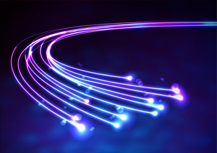 A fibra óptica foi responsável por 5,05% dos acessos fixos à banda larga em 2015. Foto: yienkeat/Shutterstock.