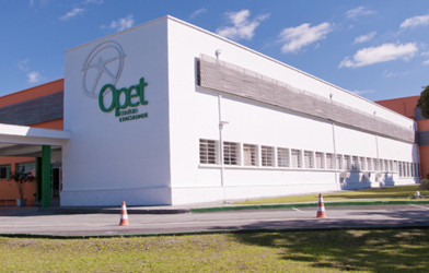 O Colégio Opet, de Curitiba, adotou neste ano os aplicativos ClassApp e Geekie. Foto: Divulgação.