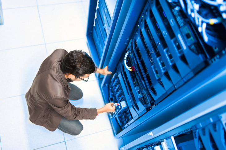As empresas brasileiras sofrem, em média, 14 paradas de sistema ao ano. Foto: panumas nikhomkhai/Shutterstock.