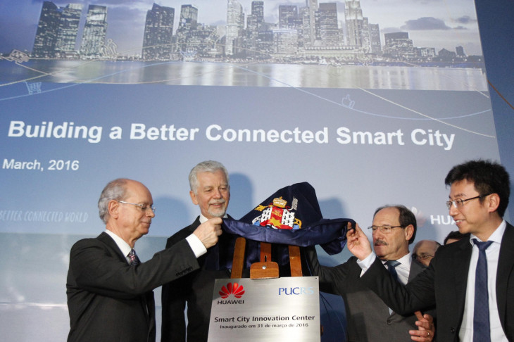 Joaquim Clotet, José Fortunati, José Sartori e Liu Wei, durante a inauguração do centro da PUC-RS. Foto: Foto: Ricardo Giusti/PMPA