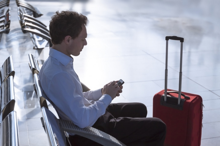 A Smiles lançou um aplicativo que permite a emissão de passagens com milhas. Foto: NicoElNino/Shutterstock.