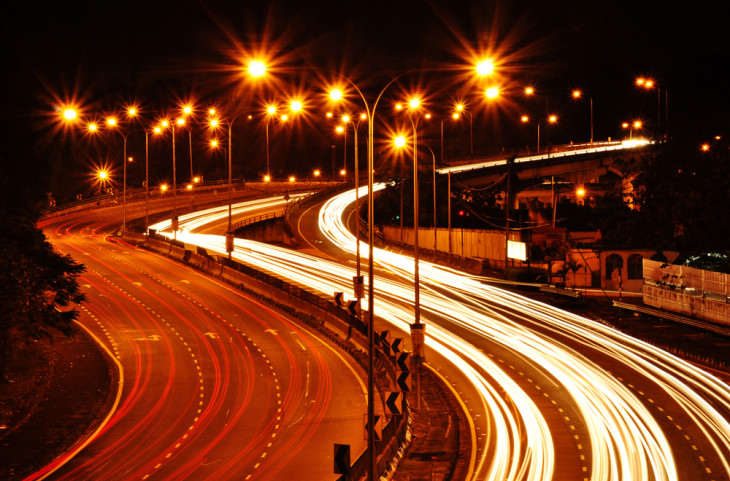Cerca de 200 cidades utilizam a ferramenta da Exati para gerir a iluminação pública. Foto: enciktat/Shutterstock.