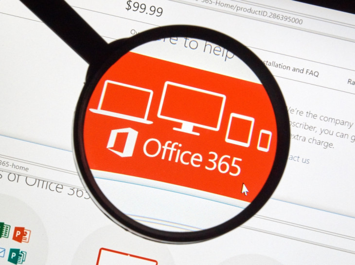 E-mail na nuvem da Microsoft. Foto: dennizn / Shutterstock.com