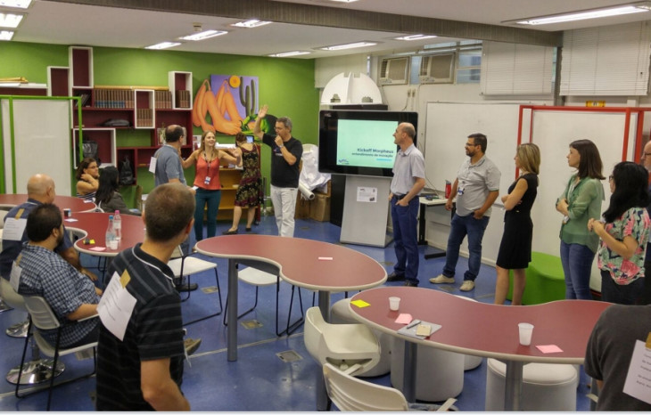 Profissionais do R&D Center-Brazil da HPE no Crialab. Foto: divulgação.