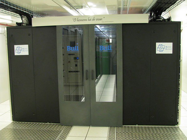 O maior supercomputador da América Latina, batizado de Santos Dumont, está desligado. Foto: Divulgação.