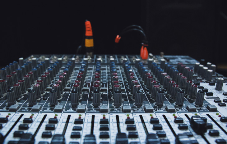 A Severo Roth é uma varejista de eletrônicos especializada em equipamentos de som. Foto: Pexels.