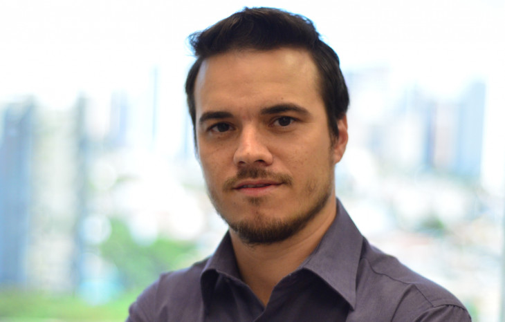 Vitor Reis, coordenador de marketing digital na Máxima Sistemas. Foto: Divulgação.