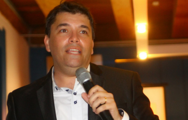 Vinicius Maximiliano Carneiro.