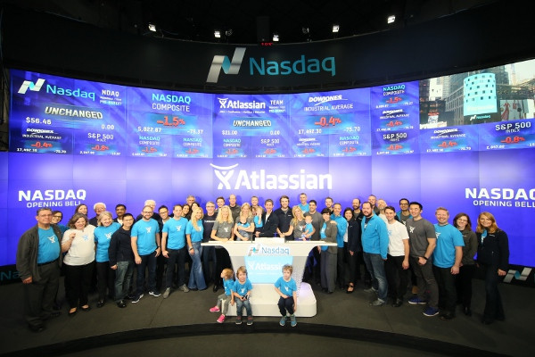Funcionários da Atlassian durante o IPO na Nasdaq.