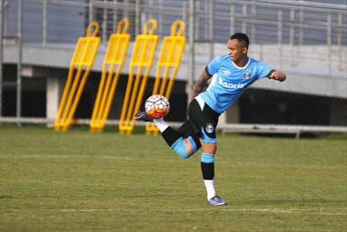 Everton treina no CT do Grêmio. Foto: Grêmio.
