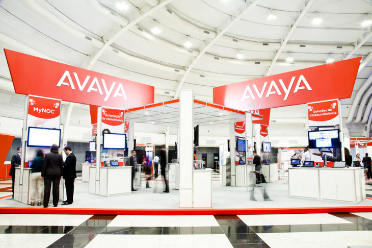 Estantes da Avaya em evento. Foto: Avaya.