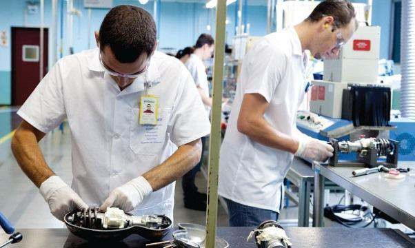 Linha de produção da Embraco. Foto: divulgação.