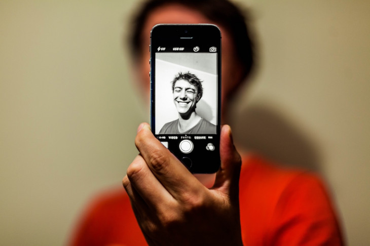 Novo recurso usa o reconhecimento facial para a realização do check-in via app da Gol. Foto: Pexels.