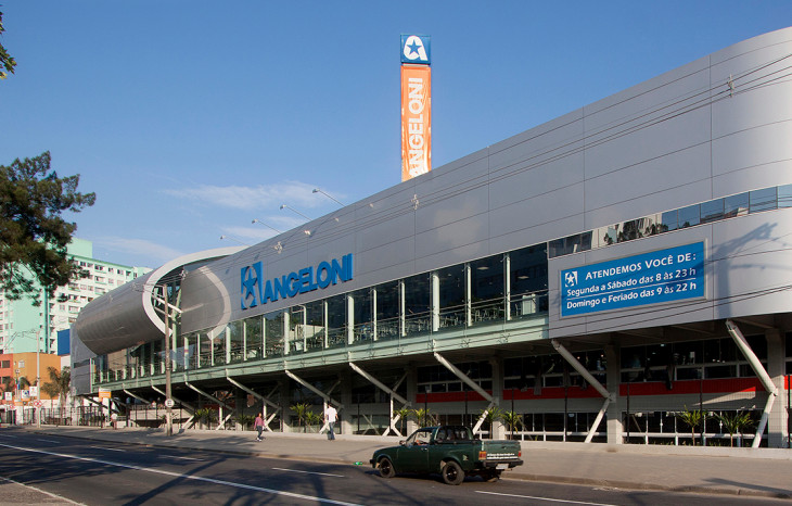 O Grupo Angeloni é formado por super-mercados, farmácias, postos de combustíveis e e-commerce.