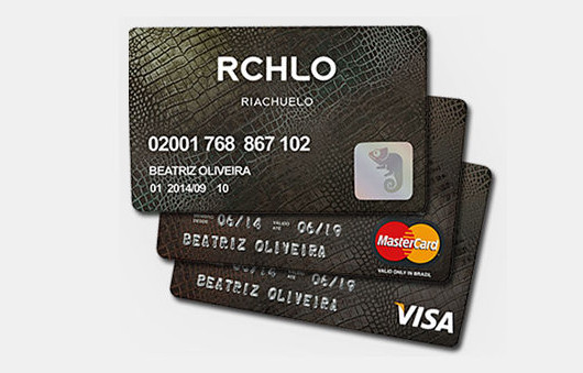 Clientes podem gerenciar os cartões Riachuelo pelos canais mobile ou web. Foto: Divulgação.
