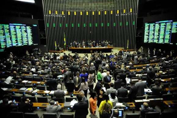 Entidades de TI buscam manter o setor entre os beneficiados da política de desoneração da folha.