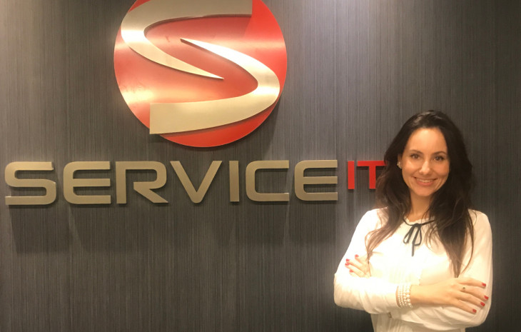Laisa Capssa, gerente regional de vendas da Service IT para o RJ. Foto: Divulgação.