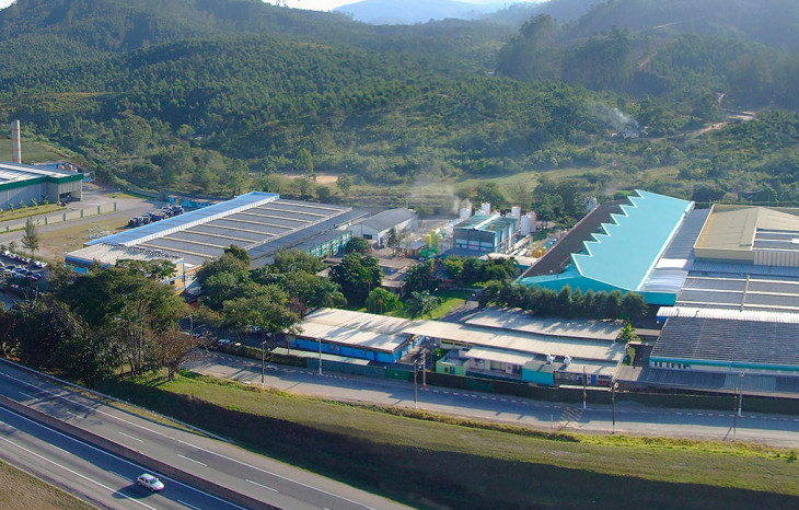 A Sayerlack é uma multinacional brasileira do mercado de tintas e vernizes para madeira. Foto: Divulgação.