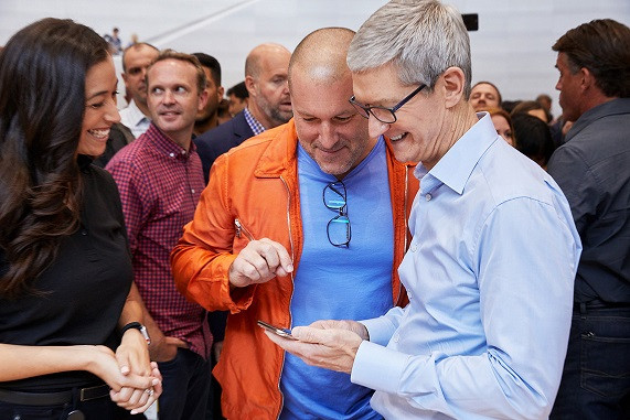 Tim Cook, após o último lançamento da Apple. Foto: Divulgação - Apple.