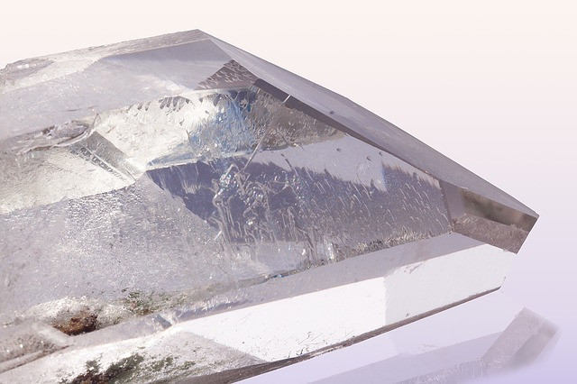 Silício mineral vem do quartzo. Foto: Pixabay.