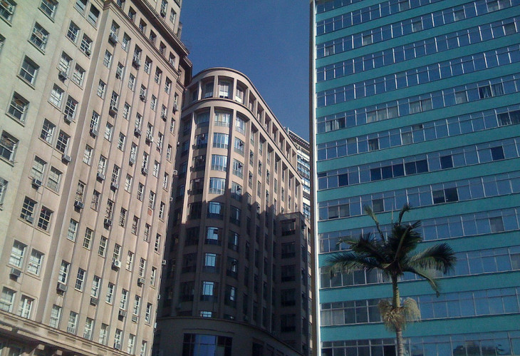 Edifícios no centro de Porto Alegre. Foto: flickr.com/photos/guitavares