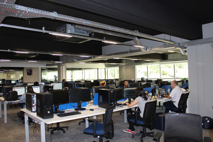 O novo escritório da HostGator, de quase 3.000 m², fica no antigo prédio da Acate. Foto: Divulgação.