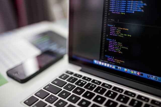 Software faz governança para ambientes de desenvolvimento SAP e ABAP. Foto: Pixabay.
