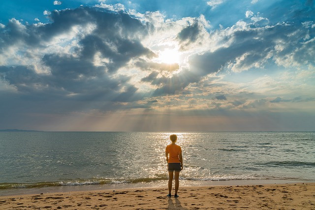Será a nuvem da Vivo um raio de sol para a Officer? Foto: Pixabay.