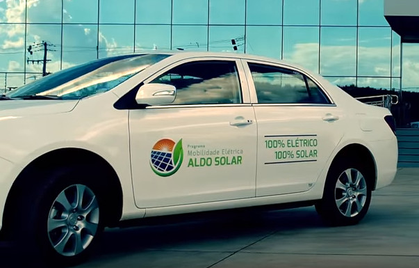 A Aldo abriu a garagem para abastecimento de carros elétricos ou híbridos. Foto: Divulgação.